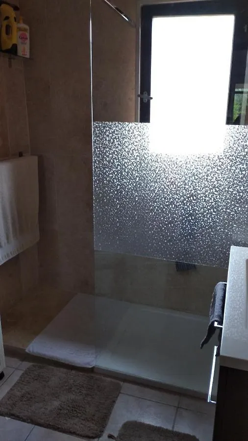 Philippe & Marie, A Louer Petite Chambre Chez L'Habitant Avec Terrasse Dans Villa, Au Pied Du Luberon Cucuron 0*,