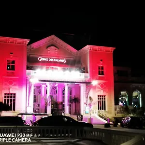 https://beau-studio-rnov-avec-vue-vieux-hyres.aixenprovencehotels.org